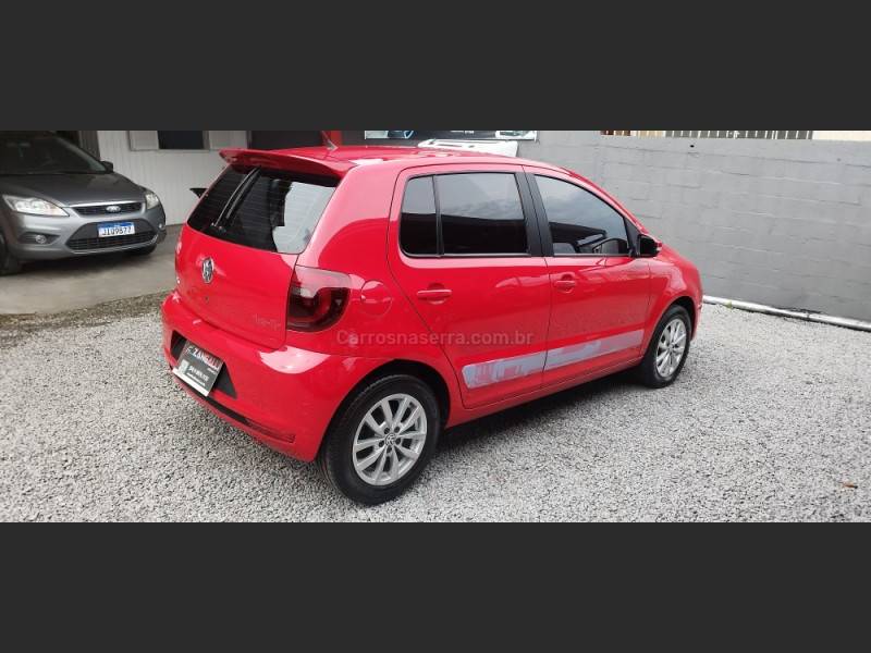 VOLKSWAGEN - FOX - 2013/2014 - Vermelha - R$ 49.900,00
