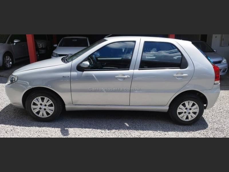 FIAT - PALIO - 2005/2005 - Prata - R$ 23.900,00