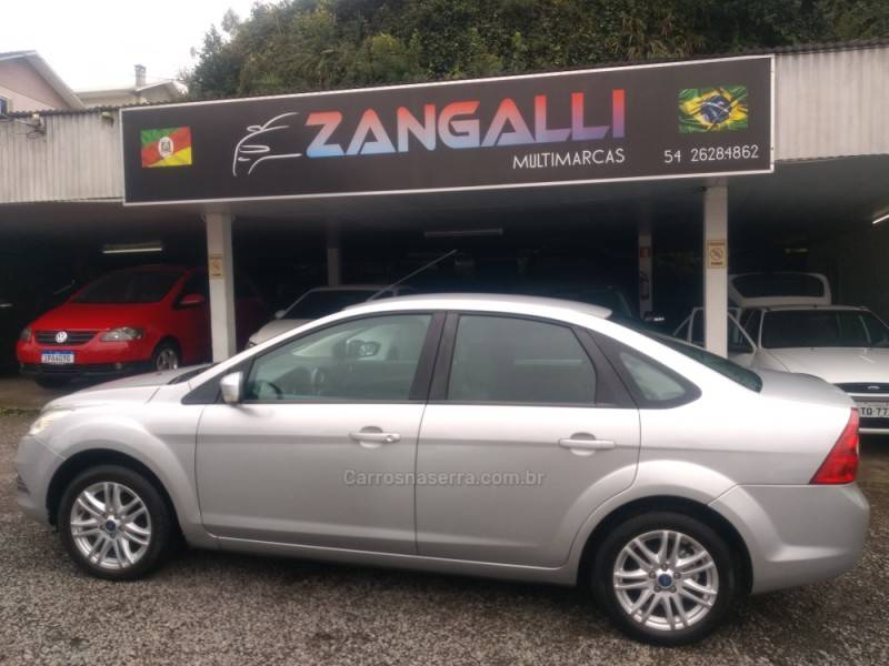 FORD - FOCUS - 2011/2012 - Prata - R$ 38.900,00