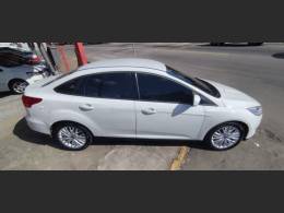 FORD - FOCUS - 2015/2016 - Branca - R$ 57.500,00