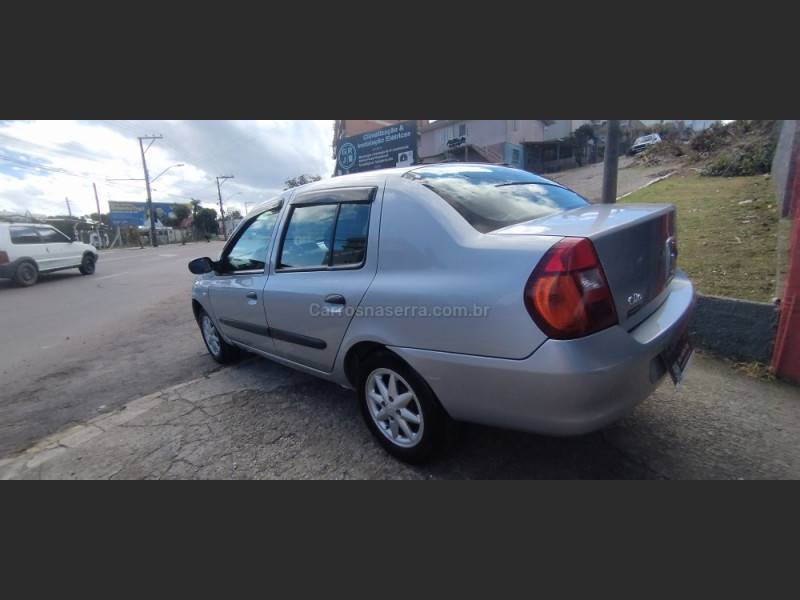 RENAULT - CLIO - 2007/2007 - Prata - R$ 21.900,00