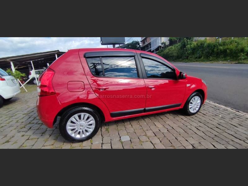 RENAULT - SANDERO - 2011/2012 - Vermelha - R$ 34.900,00