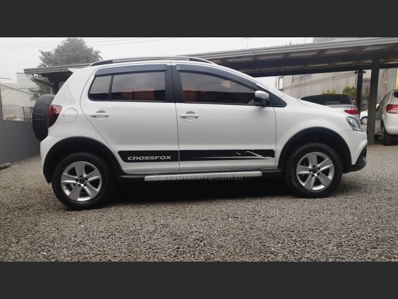 VOLKSWAGEN - CROSSFOX - 2010/2011 - Branca - R$ 43.500,00