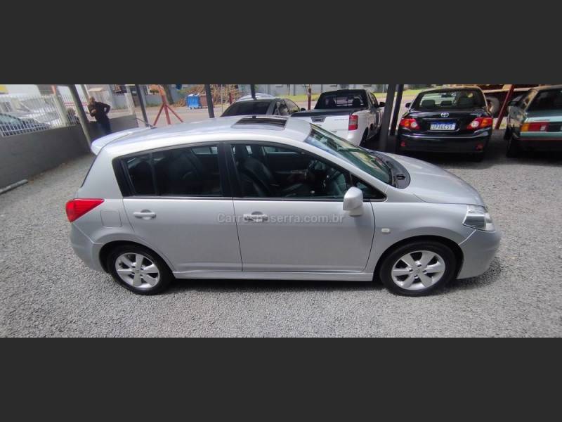 NISSAN - TIIDA - 2012/2013 - Prata - R$ 35.900,00