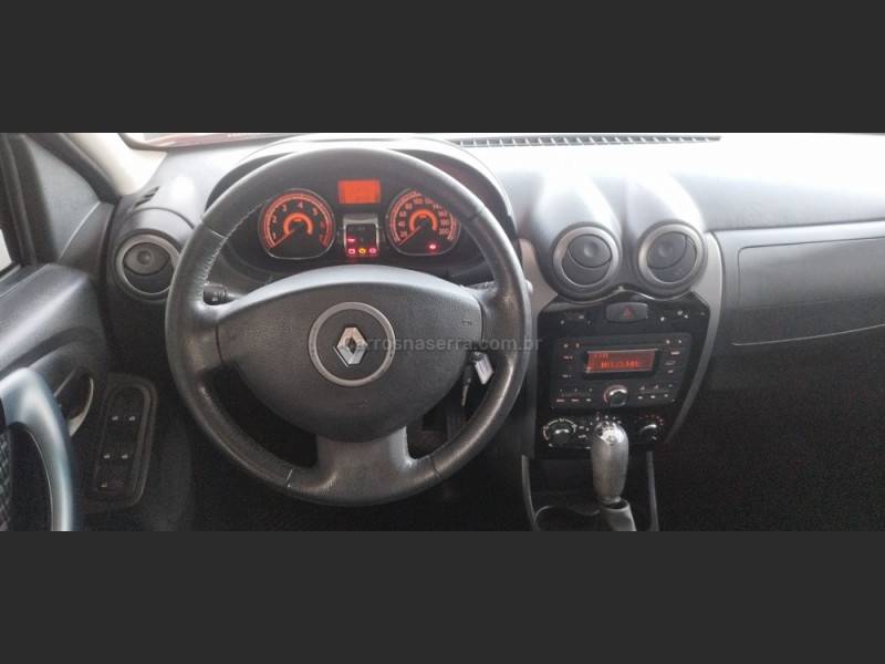 RENAULT - SANDERO - 2011/2012 - Vermelha - R$ 34.900,00