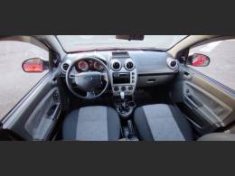 FORD - FIESTA - 2013/2013 - Vermelha - R$ 34.900,00