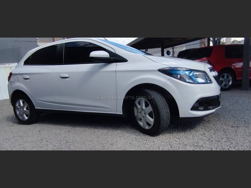 CHEVROLET - ONIX - 2012/2013 - Branca - R$ 43.900,00