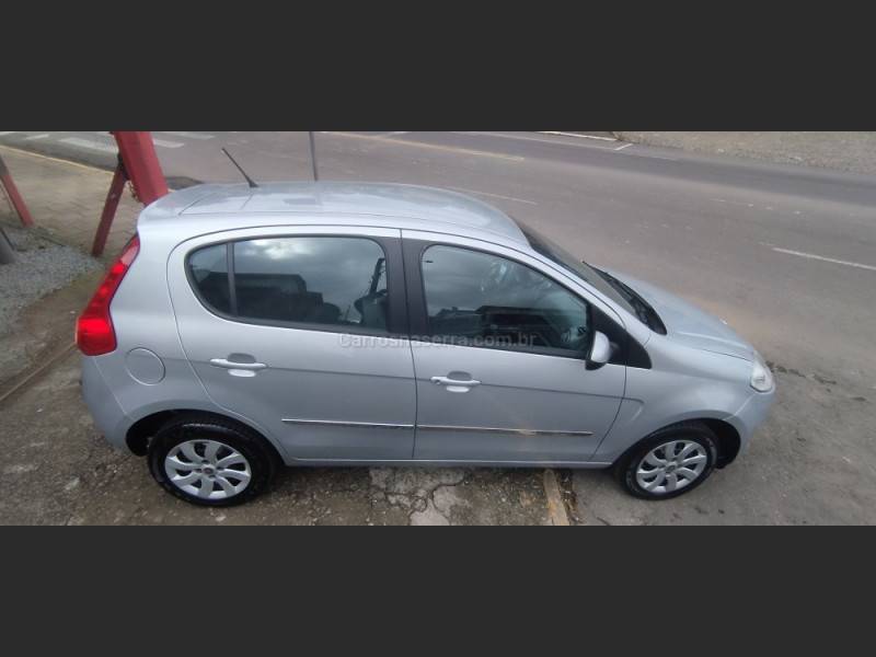 FIAT - PALIO - 2013/2013 - Prata - R$ 38.500,00