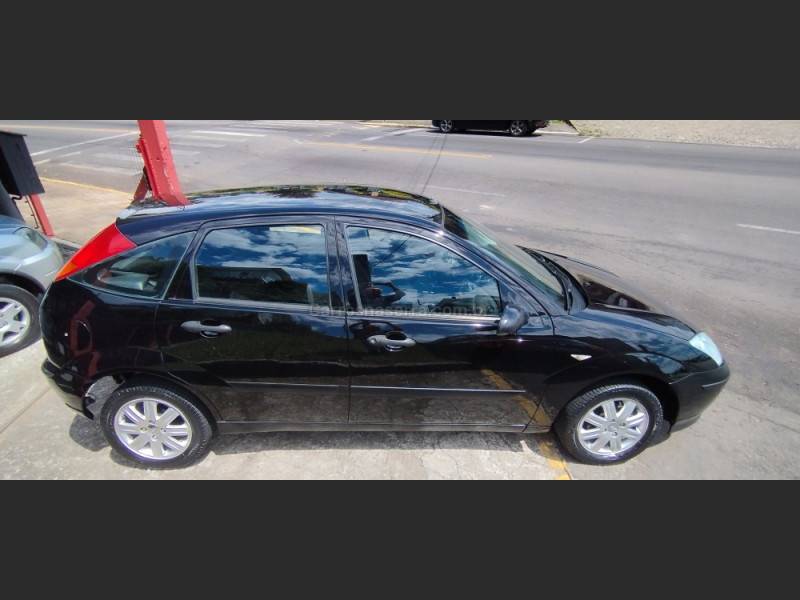 FORD - FOCUS - 2006/2007 - Preta - R$ 27.900,00