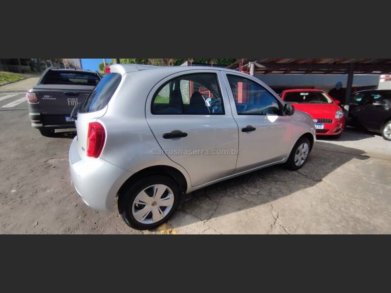 NISSAN - MARCH - 2015/2016 - Prata - R$ 44.900,00