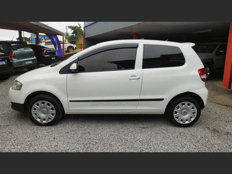 VOLKSWAGEN - FOX - 2009/2010 - Branca - R$ 25.900,00