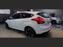 FORD - FOCUS - 2014/2014 - Branca - R$ 57.900,00