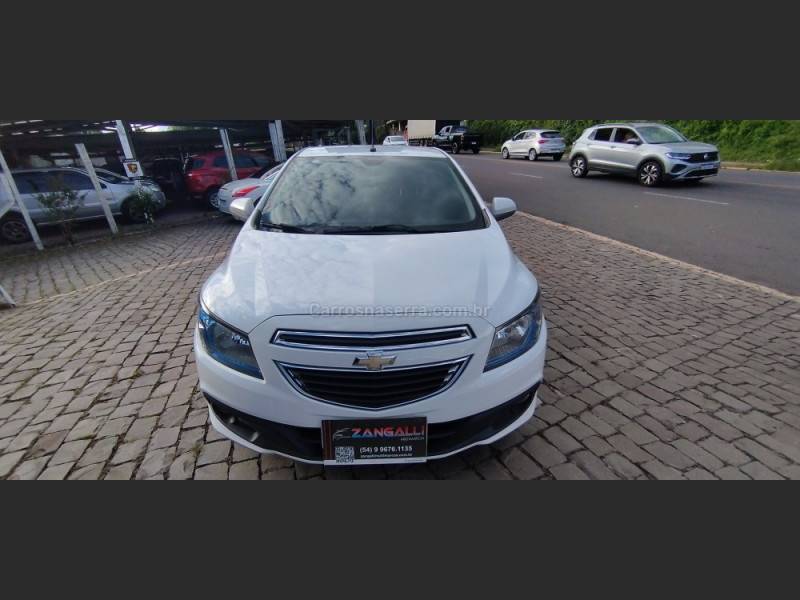 CHEVROLET - ONIX - 2015/2016 - Branca - R$ 55.900,00