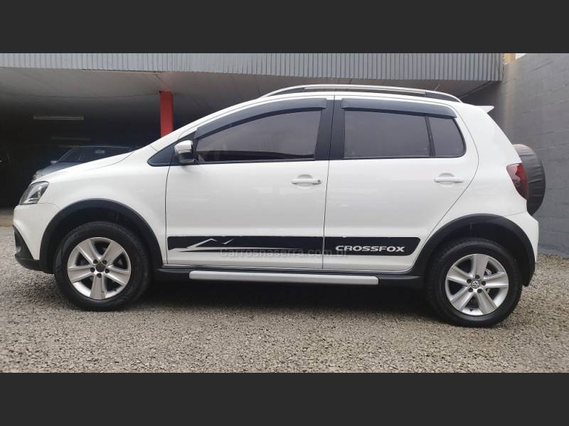 VOLKSWAGEN - CROSSFOX - 2010/2011 - Branca - R$ 43.500,00