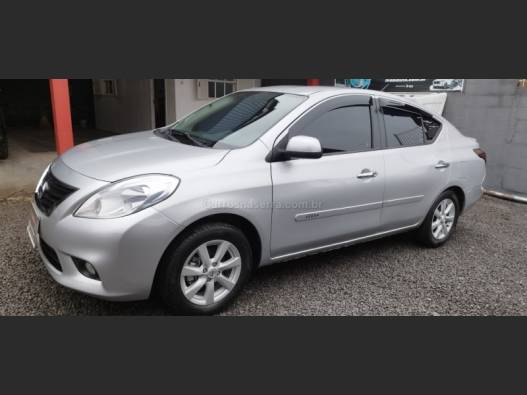NISSAN - VERSA - 2014/2014 - Prata - R$ 41.900,00