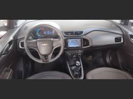 CHEVROLET - ONIX - 2012/2013 - Branca - R$ 43.900,00