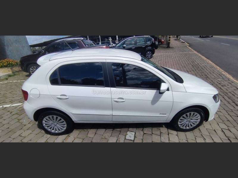 VOLKSWAGEN - GOL - 2013/2014 - Branca - R$ 37.000,00