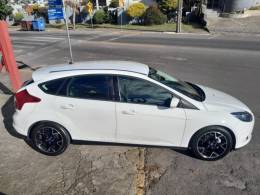 FORD - FOCUS - 2014/2014 - Branca - R$ 57.900,00