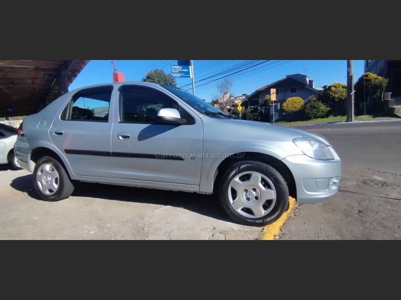 CHEVROLET - PRISMA - 2012/2012 - Prata - R$ 31.900,00