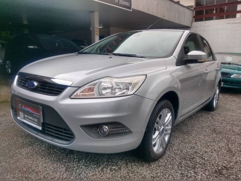 FORD - FOCUS - 2011/2012 - Prata - R$ 38.900,00