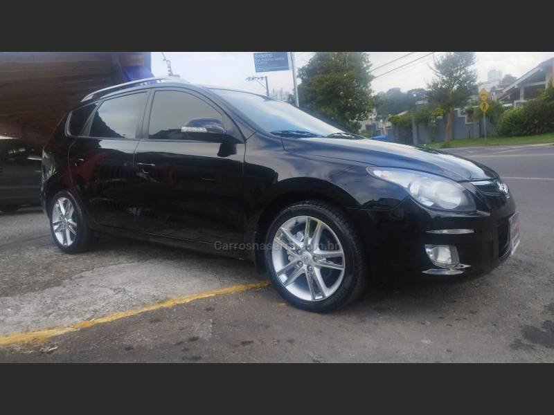 HYUNDAI - I30 CW - 2010/2011 - Preta - R$ 48.900,00