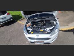 FORD - FOCUS - 2015/2016 - Branca - R$ 57.500,00