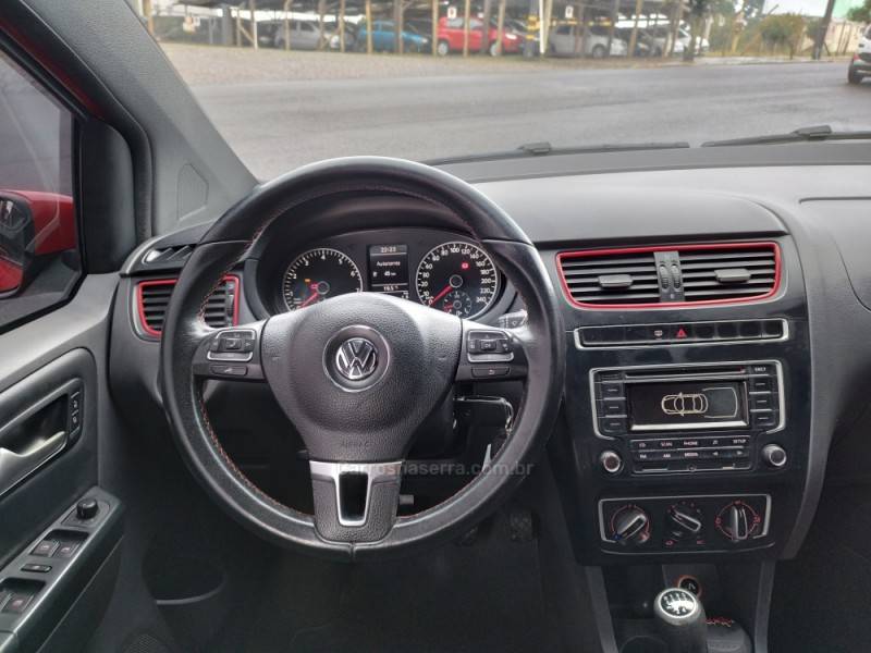 VOLKSWAGEN - FOX - 2013/2014 - Vermelha - R$ 49.900,00