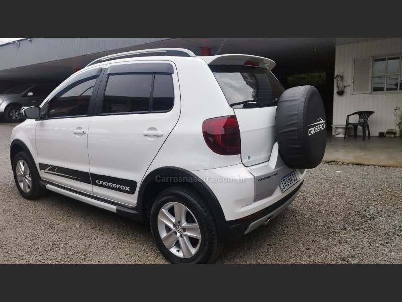 VOLKSWAGEN - CROSSFOX - 2010/2011 - Branca - R$ 43.500,00