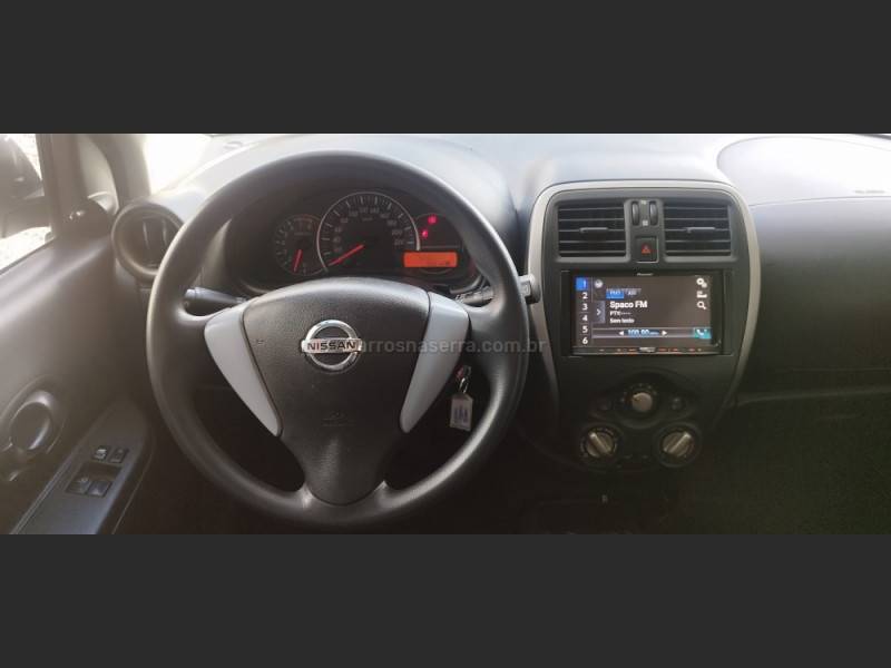 NISSAN - MARCH - 2015/2016 - Prata - R$ 44.900,00