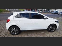 CHEVROLET - ONIX - 2015/2016 - Branca - R$ 55.900,00