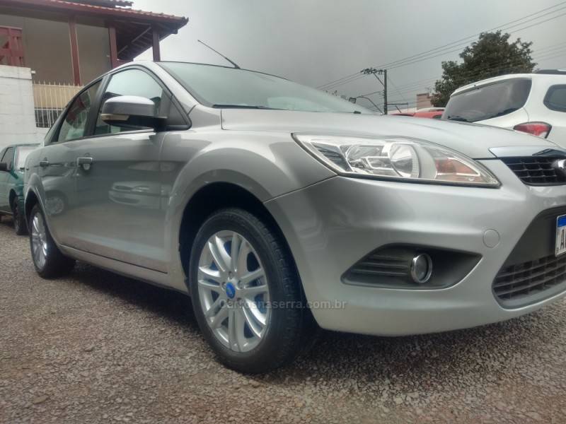 FORD - FOCUS - 2011/2012 - Prata - R$ 38.900,00