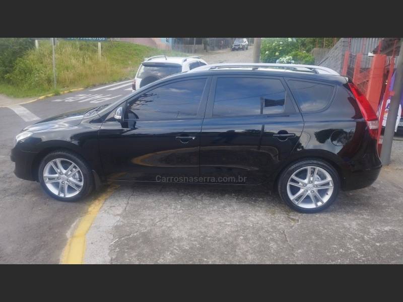 HYUNDAI - I30 CW - 2010/2011 - Preta - R$ 48.900,00