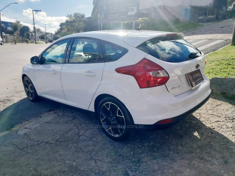 FORD - FOCUS - 2014/2014 - Branca - R$ 57.900,00