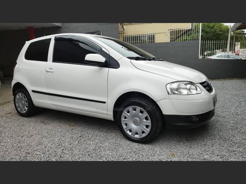 VOLKSWAGEN - FOX - 2009/2010 - Branca - R$ 25.900,00