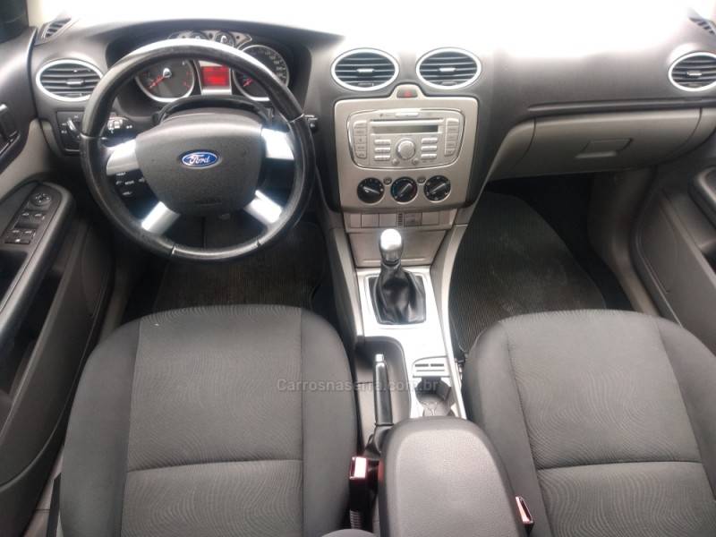 FORD - FOCUS - 2011/2012 - Prata - R$ 38.900,00