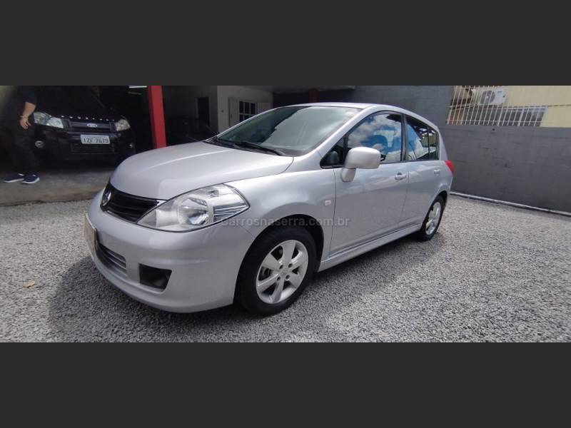 NISSAN - TIIDA - 2012/2013 - Prata - R$ 35.900,00