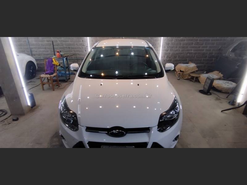 FORD - FOCUS - 2014/2014 - Branca - R$ 57.900,00