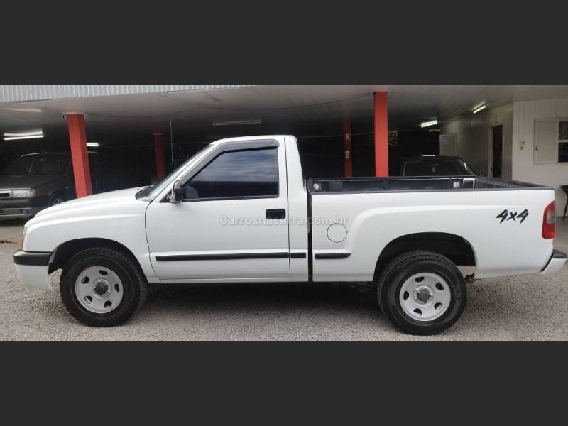 CHEVROLET - S10 - 2001/2001 - Branca - R$ 61.000,00