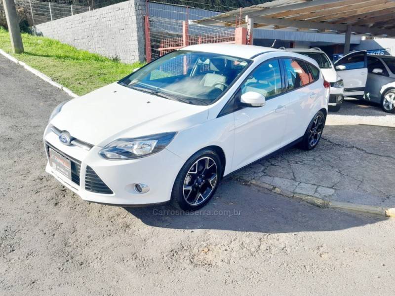 FORD - FOCUS - 2014/2014 - Branca - R$ 57.900,00