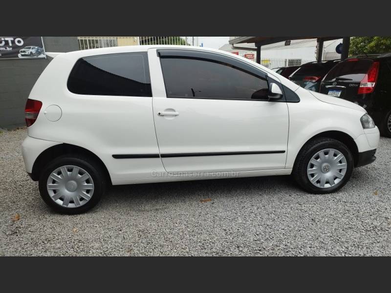 VOLKSWAGEN - FOX - 2009/2010 - Branca - R$ 25.900,00