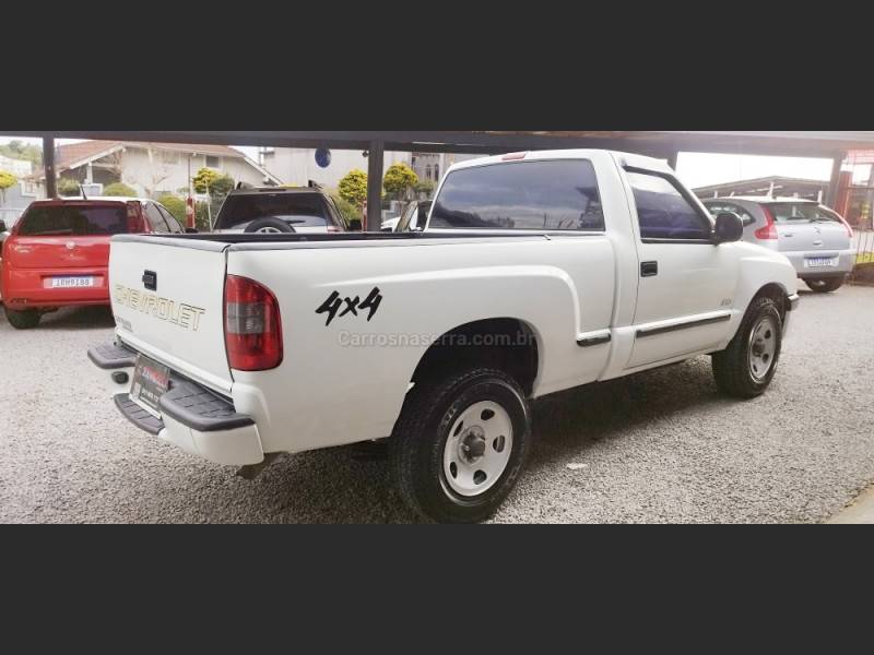CHEVROLET - S10 - 2001/2001 - Branca - R$ 61.000,00