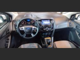 FORD - FOCUS - 2014/2014 - Branca - R$ 57.900,00
