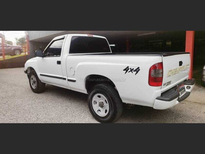 CHEVROLET - S10 - 2001/2001 - Branca - R$ 61.000,00