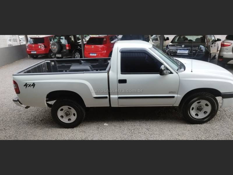 CHEVROLET - S10 - 2001/2001 - Branca - R$ 61.000,00